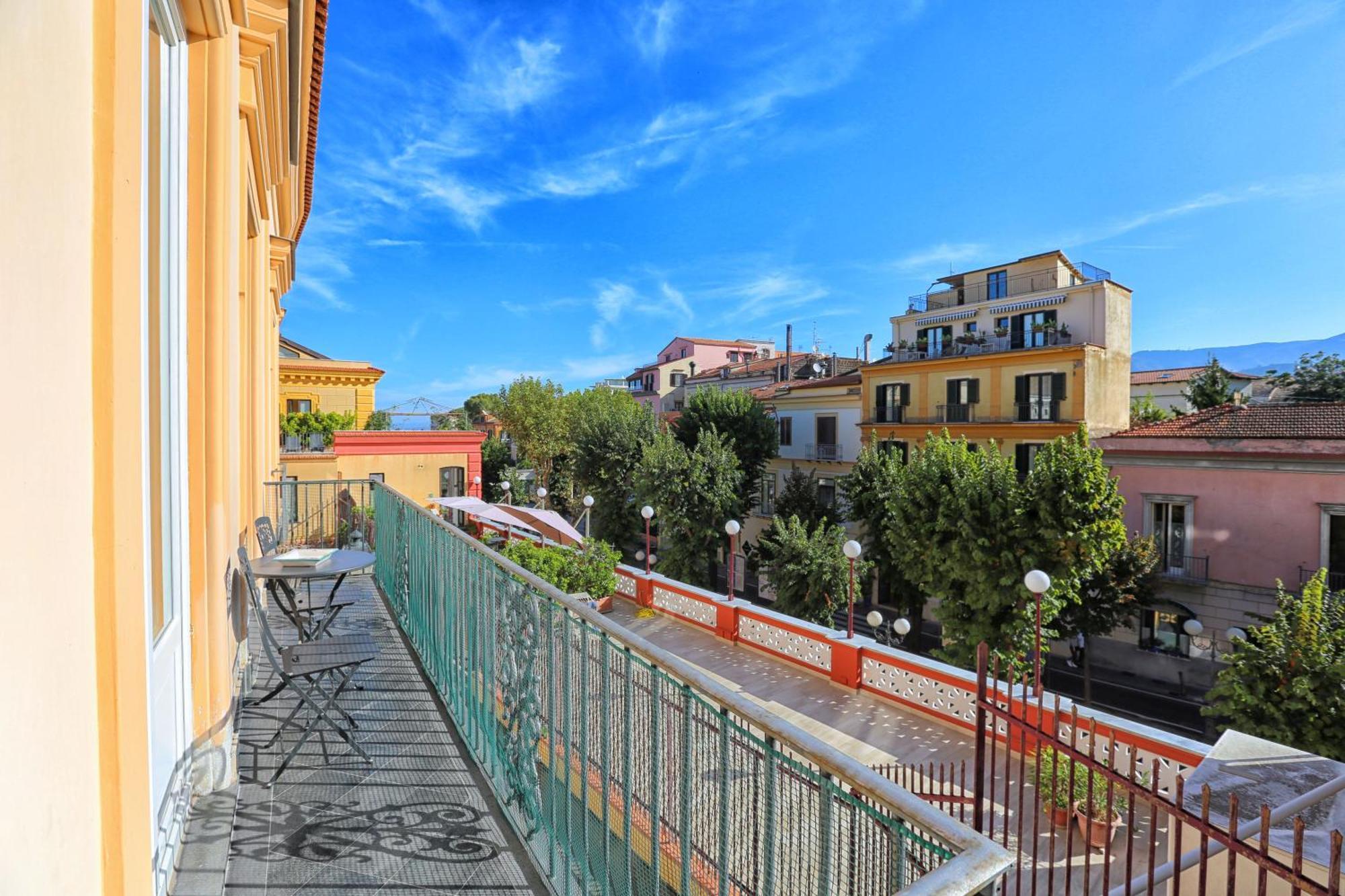 Amore Rentals - Appartamento Terrazza Tasso Сорренто Экстерьер фото